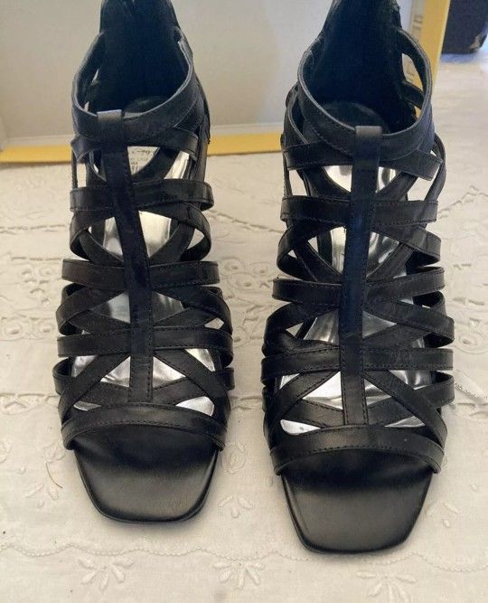NEW INC  International Concepts black leather heels