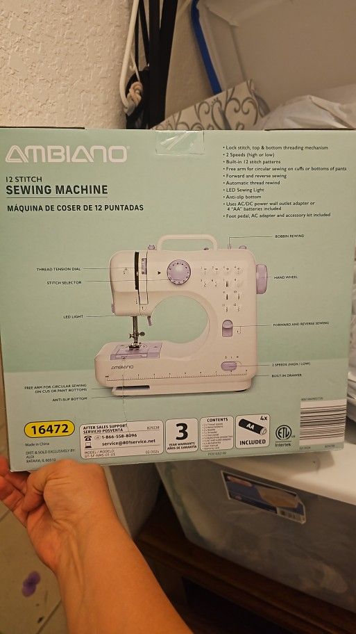 Sewing Machine. Maquina De Coser