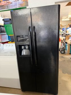 Frigidaire Black Side-by-Side Refrigerator 33”