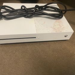 xbox 1 used good condition (have to com and get )