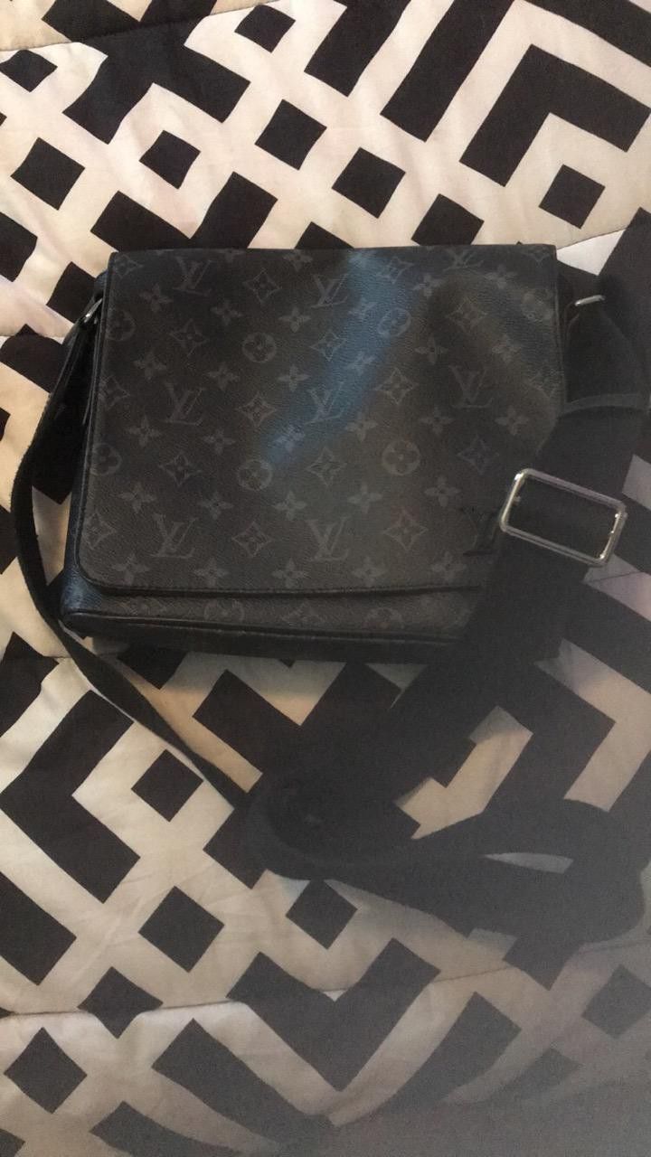 REAL AUTHENTIC LV MESSENGER BAG