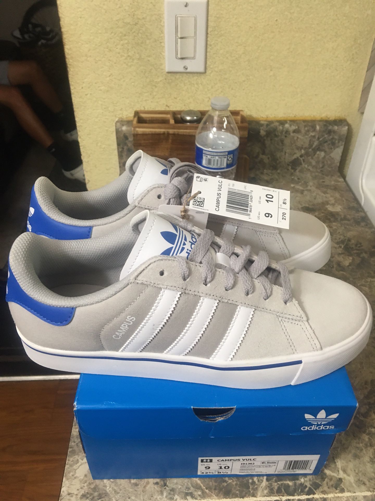 Tenis Nuevos Size 9 De Hombre Marca Y 10 De Mujer Marca Adidas New Never Used
