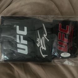 Dustin Poirier Autographed UFC Glove (JSA Certified)