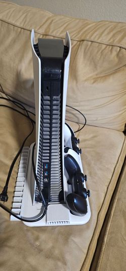 Ps5 like new two controllers with stand