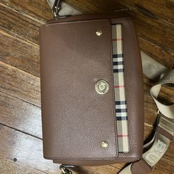 Burberry purse 