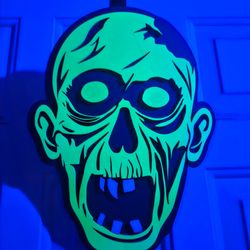Glow-in-the-Dark Zombie Head Halloween Decoration