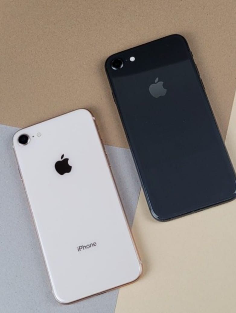 Unlocked iPhone 8 64Gb Comes with Charger and Warranty