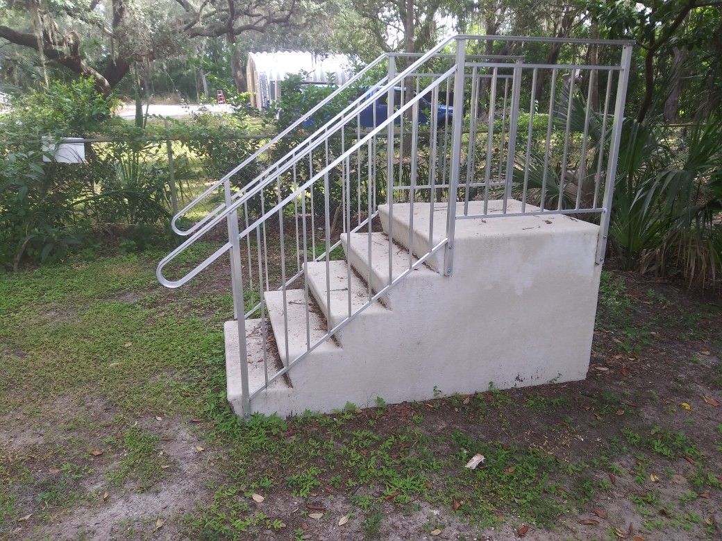 Fiberglass mobile home stairs with aluminum handrail for Sale in