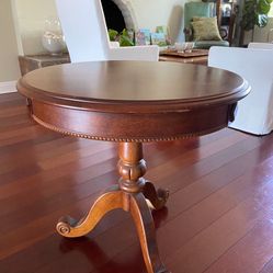 Beautiful Cherry Wood Round Table