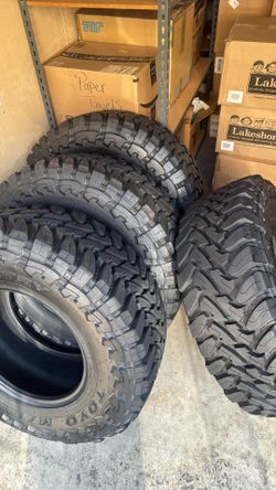 TOYO MUD TIRES SIZE 315/70R17 LIKE NEW PRICE 1100