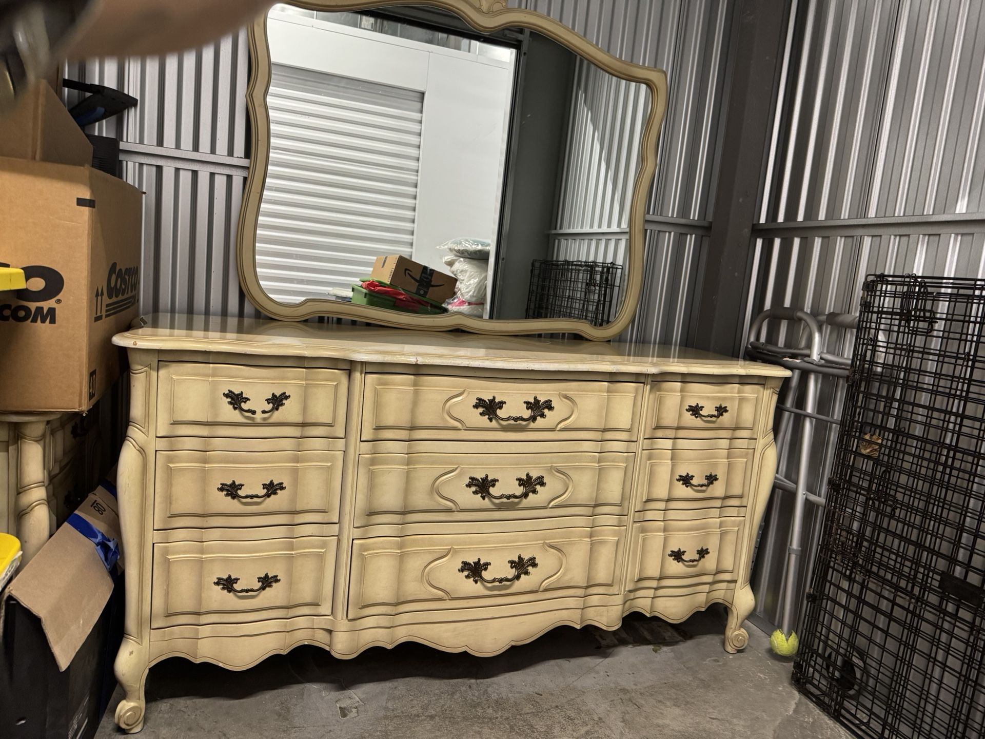 Dresser With Mirror