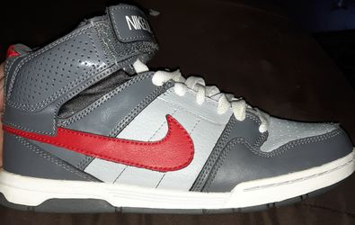 Nike 6.0. Size 5 YRS