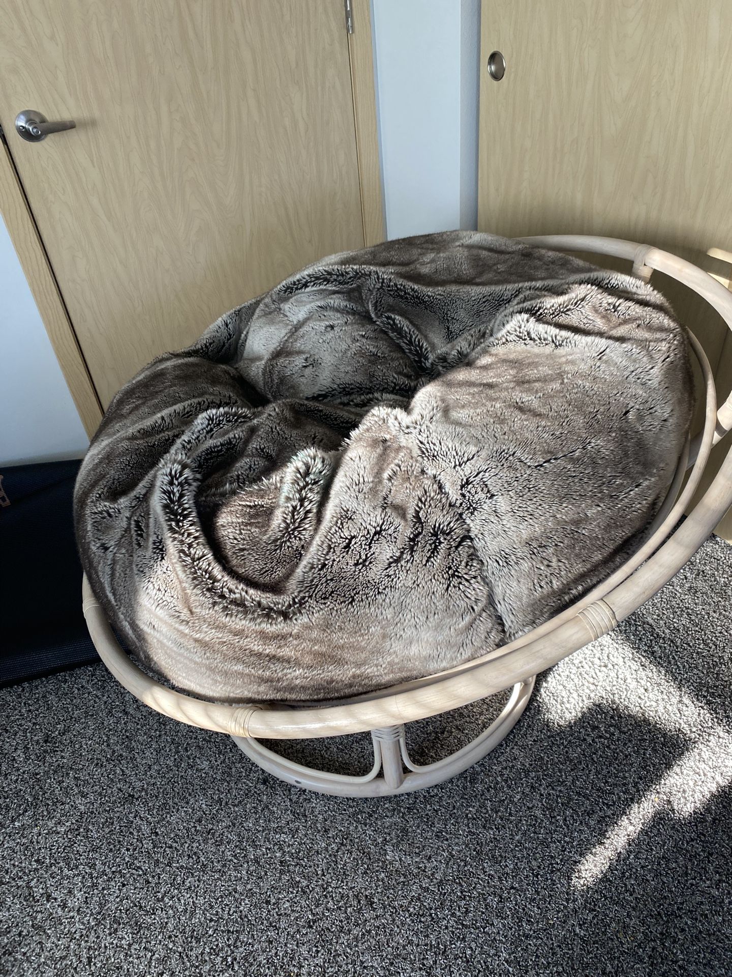 Cozy Papasan Chair with Faux Fur Cushion!