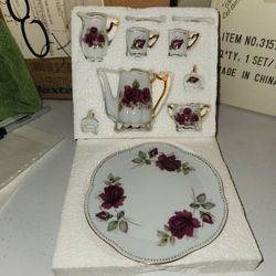 Red Rose Miniature Tea Set