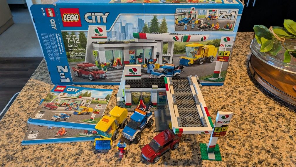 Lego City 60132 Service Station 100% Complete