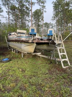 Pontoon Boat
