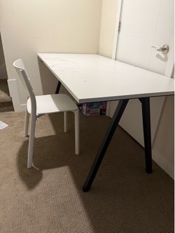 Free desk with chair