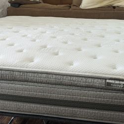 USED KING SIZE PILLOWTOP MATTRESS WITH BOX SPRING DELIVERY 🚚 AVAILABLE 