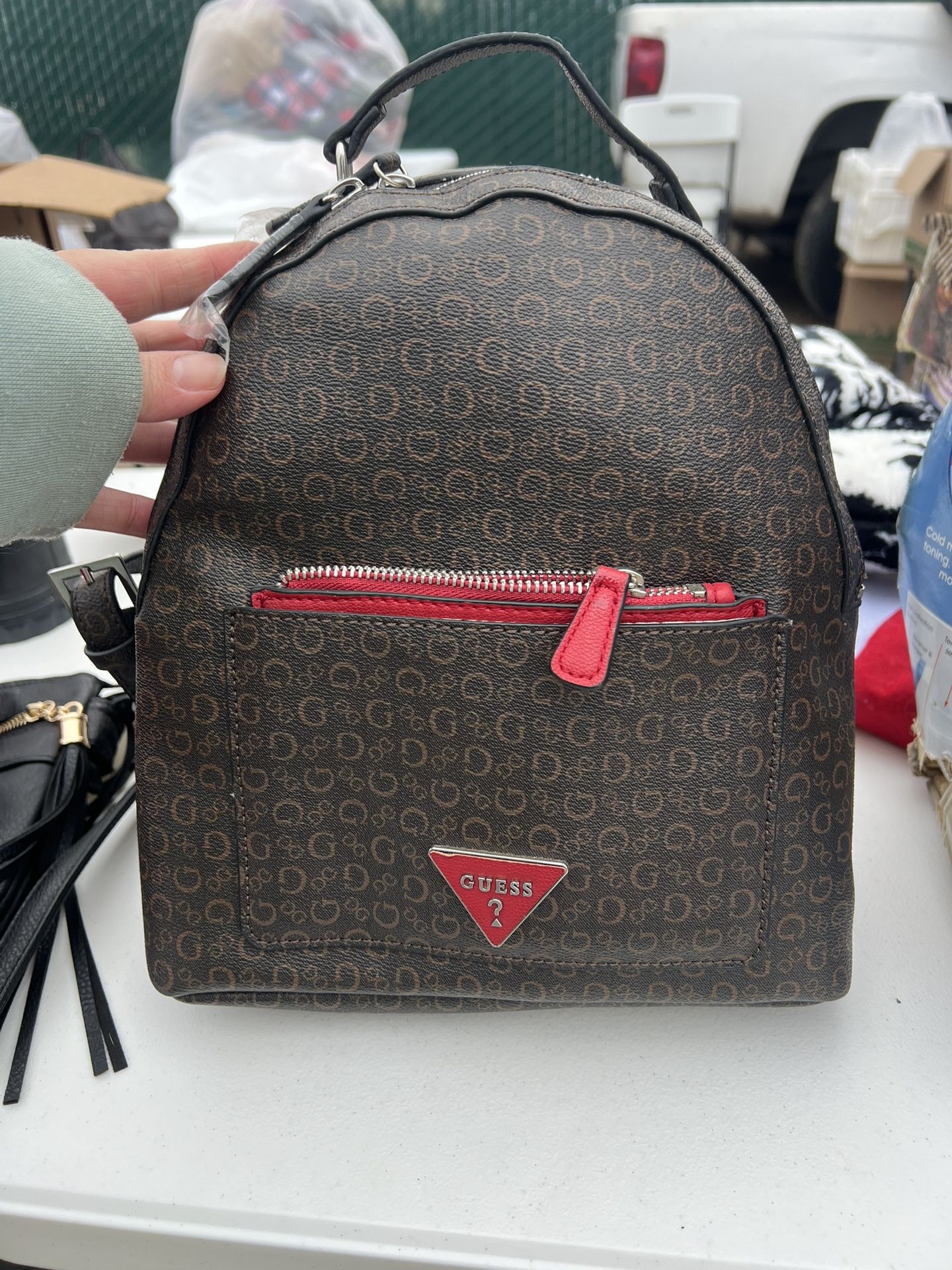 NEW GUESS BACKPACK