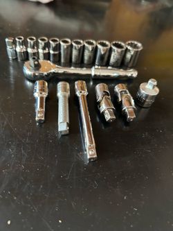 12 Point 1/4” Socket Set w Ratchet & Accessories