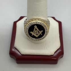 Manson Masonic Gold Ring . WE HAVE JEWELRY GOLD DIAMONDS AND MORE..