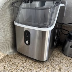 Nugget ice machine