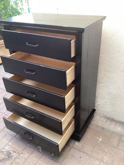 5  DRAWERS DRESSER