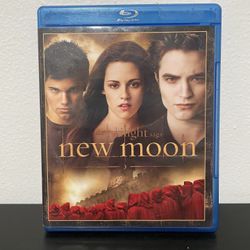 The Twilight Saga New Moon Blu-Ray Movie Vampire Romance Robert Pattinson 2009