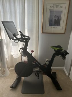 Excellent Condition Peloton Bike + Accessories