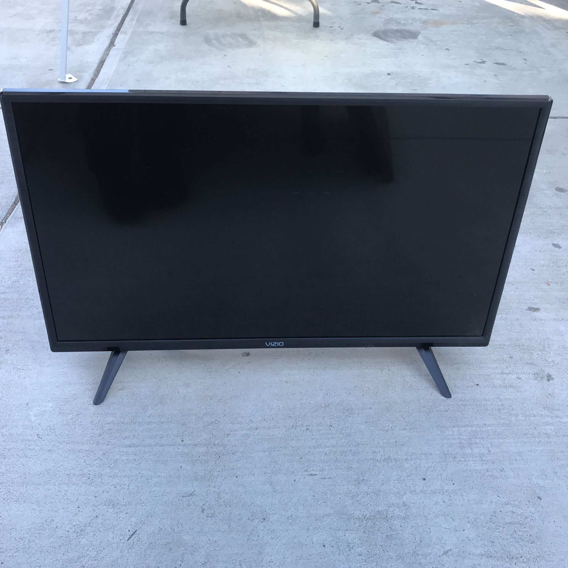 VIZIO FLAT SCREEN TV