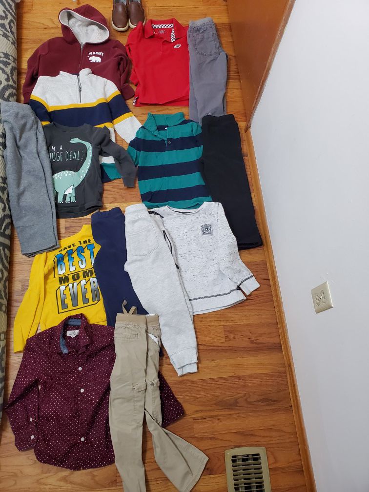 Boy's clothes size 5T and shoe size 11 in great conditions