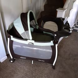 Graco Packnplay with Bassinet insert and changing table