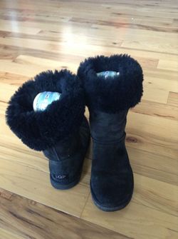 Black ugg boots