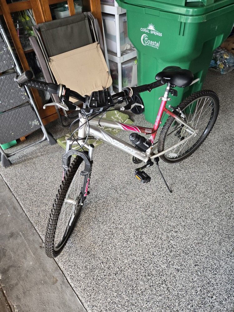 2 Schwinn Bikes Sports & Outdoors