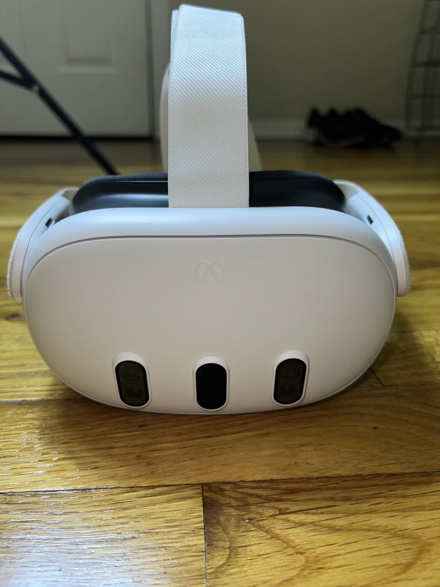 Oculus Quest 3 + Carrying Case + Paid Games Included (Excellent Condition)