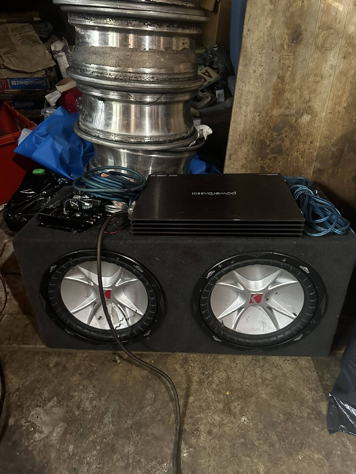 Dual 12’ Subs With Amp