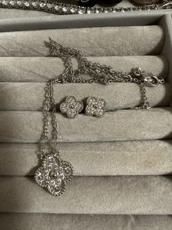 Pass Diamond Test!! VCA Vintage Alhambra Pendant And Sweet Alhambra Earrings