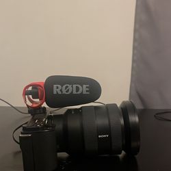 Selling my Sony ZV-E10, perfect for content creators, vloggers, or anyone looking for a compact but powerful mirrorless camera.  ✅ 24.2MP APS-C Sensor