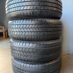 205/60/16. Michelín