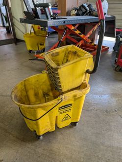 Mop bucket and ringer