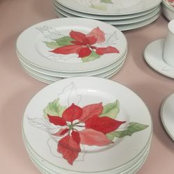 Block Spal China Poinsettia Pattern. Brand new