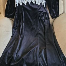 Black Velvet Dress Size  8, Front Lace 