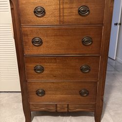 Dresser