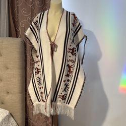 Poncho/sweater