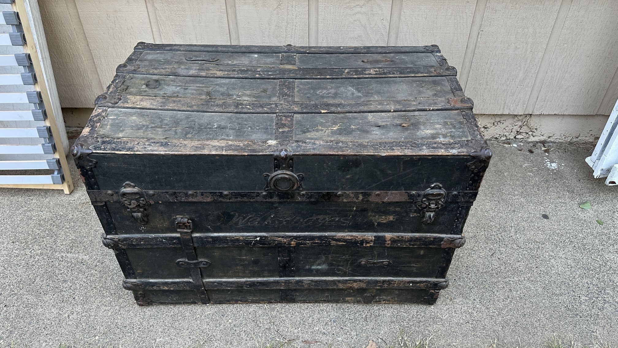 antique large steamer trunk * vintage travel suitcase . treasure chest country style