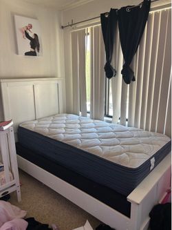 White bed matress and box apron
