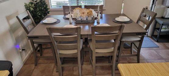 Dinning  table extendable 6 chair  table