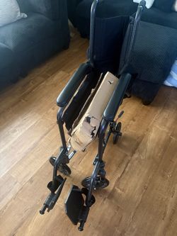 Folding Wheelchair with Footrests