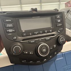 2004-2007 Honda Accord AM FM 6 Disc CD Player Radio Receiver OEM