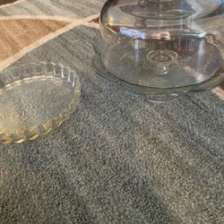 A matching set a cake and pie Platters